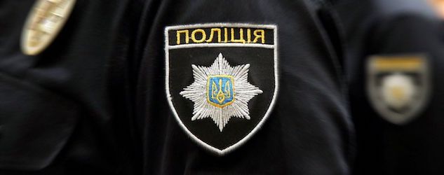 Двое полицейских насилуют девочку