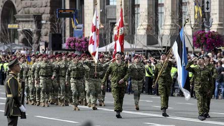 Свежие новости: Страшный сон Кремля: в сети показали военных НАТО в Киеве
