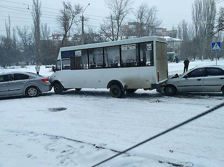 Свежие новости: Из-за снегопада на дорогах Николаева участились ДТП