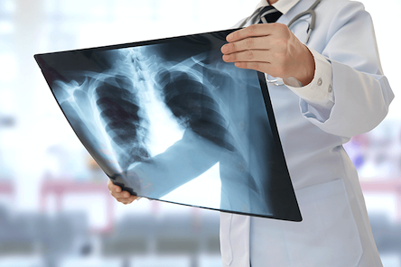 Фото новости: Врачи призвали запретить магнитный пирсинг из-за опасного тренда в TikTok Свежие новости: Врачи призвали запретить магнитный пирсинг из-за опасного тренда в TikTok