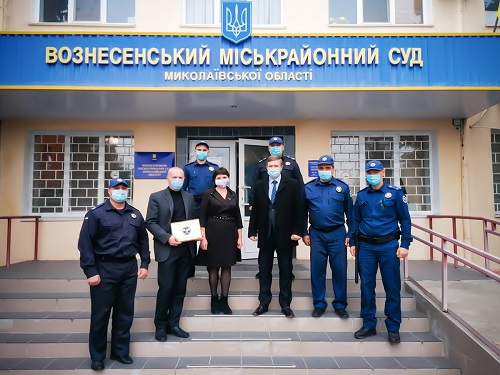 Фото новости: Вознесенський міськрайонний суд став 9 установою системи правосуддя Миколаївщини, яка охороняється Службою судової охорони Свежие новости: Вознесенський міськрайонний суд став 9 установою системи правосуддя Миколаївщини, яка охороняється Службою судової охорони