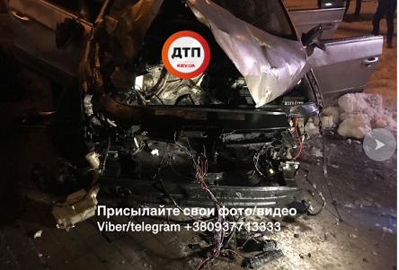 Свежие новости: у Києві авто перелетіло через МАФи і загорілося