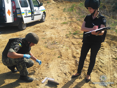 Свежие новости: На Вознесенщине мужчина угрожал сожительнице снарядом времен Второй мировой войны