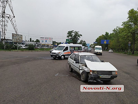 Свежие новости: В Николаеве столкнулись скорая помощь и «Таврия» – пострадали три человека