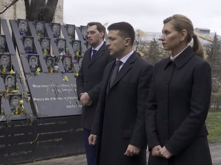 Свежие новости: ВИДЕО: Президент с супругой почтили память Героев Небесной Сотни