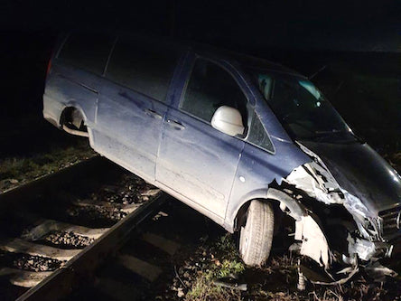 Фото новости: В Первомайском районе перевернулся автомобиль и заблокировал ж/д переезд Свежие новости: В Первомайском районе перевернулся автомобиль и заблокировал ж/д переезд