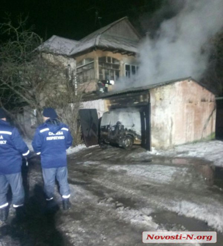 Свежие новости: Ночью в Николаеве горел гараж: пострадал микроавтобус