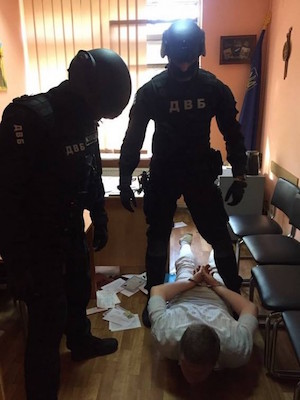 Свежие новости: В Николаеве задержан начальник разрешительной системы, который заставлял подчиненных заниматься «вымогательством»