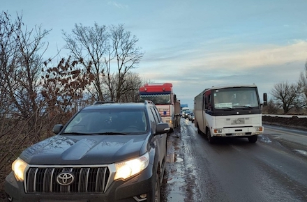 Фото новости: Под Николаевом в пробке произошла драка между водителем Свежие новости: Под Николаевом в пробке произошла драка между водителем