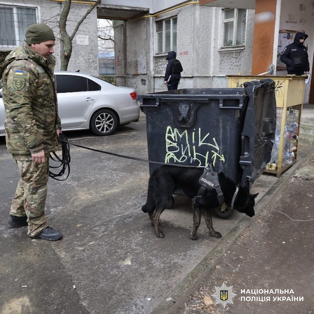 Свежие новости: У Миколаєві поліцейські розшукують матір немовляти, яке знайшли у сміттєвому контейнері