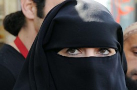 Свежие новости: В Виннице общественники добиваются отмены запрета мусульманкам фотографироваться на документы в хиджабе