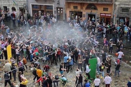 Свежие новости: В Украине отмечают Поливальный понедельник