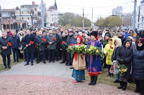 Свежие новости: Миколаївці відзначили День Гідності та Свободи, та вшанували пам'ять Героїв Небесної Сотні та загиблих бійців АТО