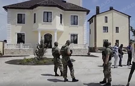 Свежие новости: ВИДЕО: В Николаеве в доме «смотрящего» Наума изъяли видео с камер наблюдения – силовики посмотрят, кто к нему приходил