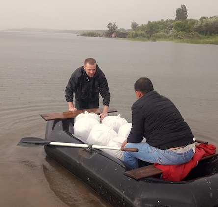 Свежие новости: До Олександрівського водосховища вселено 18,6 кг молоді водних біоресурсів
