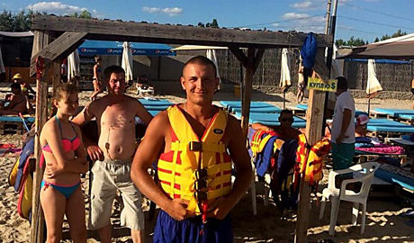 Свежие новости: В Коблево спасатель вытащил из воды двух тонущих девочек