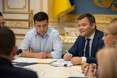 Фото новости: Рейтинг президента начинает немного  Свежие новости: Рейтинг президента начинает немного