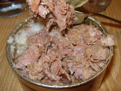 Свежие новости: В воинской части в Киеве обнаружили около 180 тонн испорченной тушенки