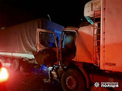 Свежие новости: В Николаевском районе грузовик въехал в фуру: есть погибший