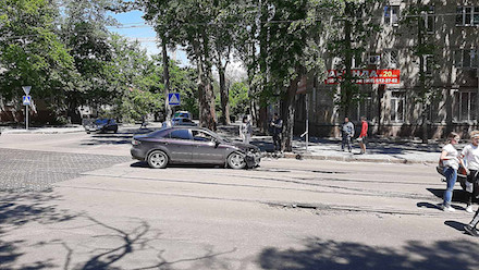 Свежие новости: В Николаеве ДТП: ВАЗ не пропустил иномарку