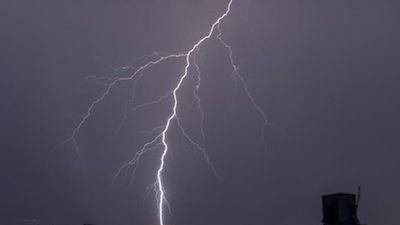 Свежие новости: В ближайшие 1-2 часа в Николаеве ожидается гроза, град и шквальный ветер