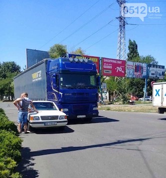 Свежие новости: В Николаеве произошло ДТП с участием фуры и легкового автомобиля