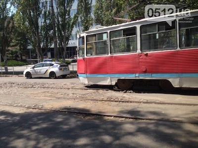 Свежие новости: В Николаеве трамвай сошел с рельсов - у него отпало колесо