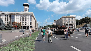 Свежие новости: Миколаївські волонтери створили найбільшу маскувальну сітку для ЗСУ та встановили рекорд України