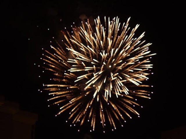 Свежие новости: В центре Николаева неизвестный стрелял из салютной установки по прохожим