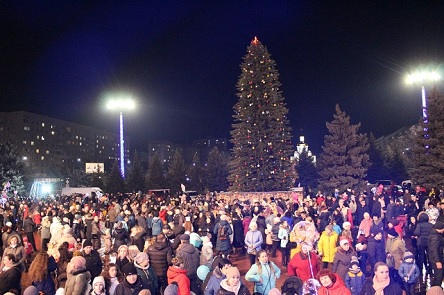 Свежие новости: 19 грудня, в День Святого Миколая, в Южноукраїнську відбулось відкриття міської новорічної ялинки