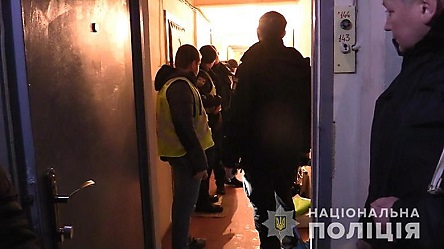 Свежие новости: ВИДЕО: Психически нездоровый житель Киева зарезал двух женщин и выпрыгнул из окна – одна из погибших его мать