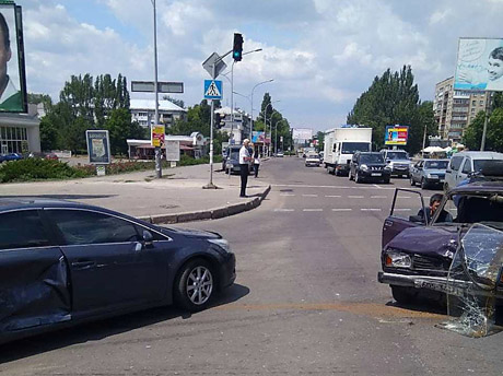 Свежие новости: В Николаеве на перекрестке столкнулись два автомобиля