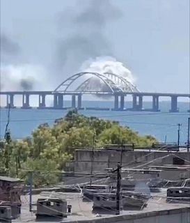 Свежие новости: У районі Кримського мосту пролунали вибухи