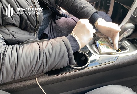 Свежие новости: ГБР задержало налоговика в Хмельницкой области на взятке в размере $20 тысяч