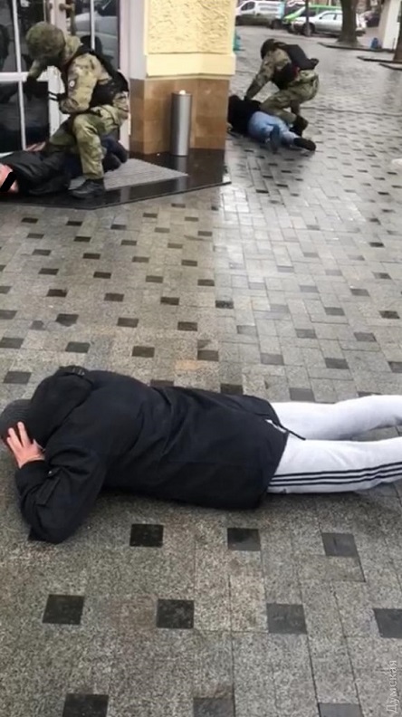 Свежие новости: Встречу двух преступных группировок в центре Одессы прервала полиция