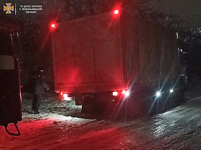 Свежие новости: В Очакове спасатели оказывали помощь водителям преодолеть скользкие дороги