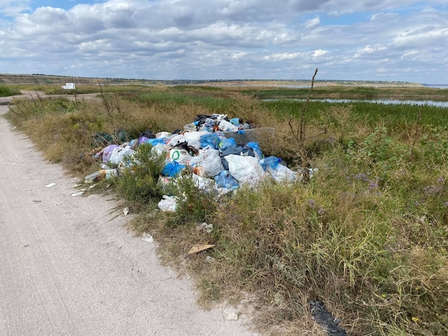 Свежие новости: Депутат показал горы мусора в заповедной зоне Тилигульского лимана