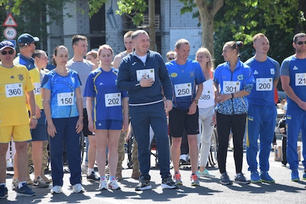 Свежие новости: Сотні учасників забігу, державні нагороди та ключі від автобуса: миколаївці відзначили Олімпійський день