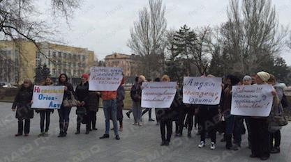 Свежие новости: Николаевскую ОГА пикетируют жители сел с требованием навести порядок с общественным транспортом