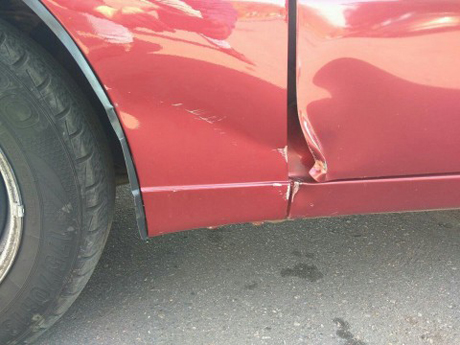 Свежие новости: В Николаеве водитель будет добиваться возмещения убытков за поврежденное авто из-за торчащего люка