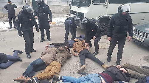 Свежие новости: В Киеве возле митинга Тимошенко задержали молодчиков с зеленкой и оружием