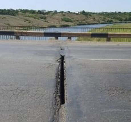 Свежие новости: На Николаевщине начал «расходиться» мост через реку Ингул