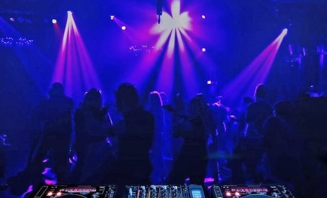 Свежие новости: Зеленский предложил запретить работу ночных клубов и проведение концертов в Украине