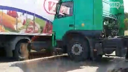 Свежие новости: В Николаеве столкнулись две фуры