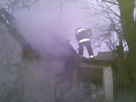 Свежие новости: В Еланце спасатели ликвидировали в хозпостройке пожар, который возник из-за короткого замыкания