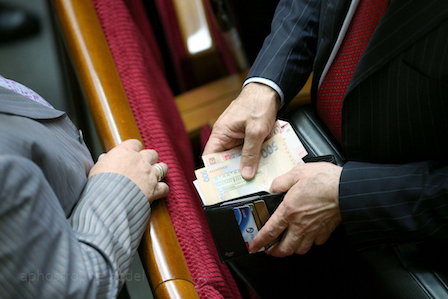 Свежие новости: Декларация «вытащила» депутата из банкротства