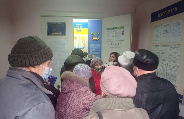 Свежие новости: В Николаеве управление соцвыплат «штурмуют» пенсионеры — им пообещали 500 грн помощи