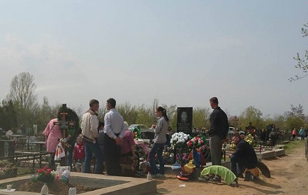 Свежие новости: В Николаеве жители пришли на кладбище