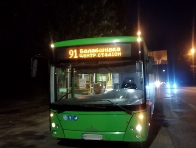 Свежие новости: В Николаеве легковушка врезалась в зеленый автобус