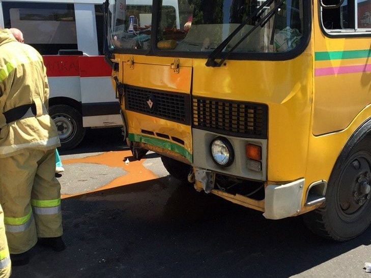 Свежие новости: В Одессе спасатели вытащили автомобиль из провала